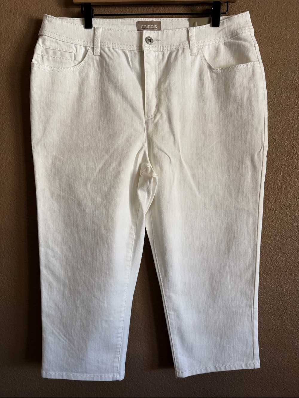Chico's Outlet White Capri High Rise Pants Size 2.5 or US 14 NWT